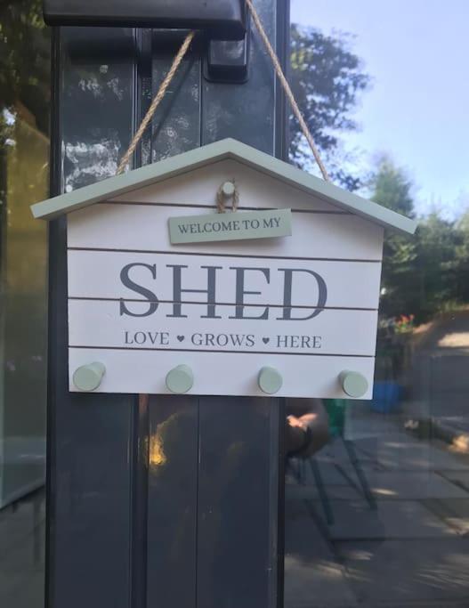 The Shed . A Cosy, Peaceful, 96% Recycled, Chalet. Swansea Eksteriør bilde