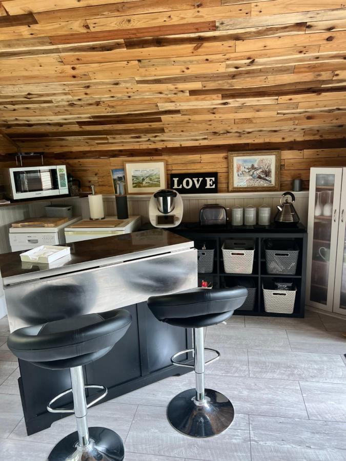 The Shed . A Cosy, Peaceful, 96% Recycled, Chalet. Swansea Eksteriør bilde